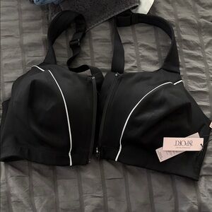 Victoria’s Secret knockout front close sports bra